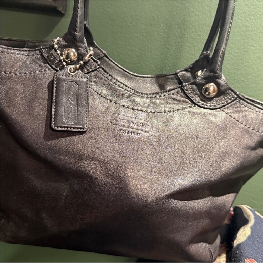 Coach Bleecker Legacy Stripe
F14383 black leather vintage tote w/double handles. - Picture 3 of 16